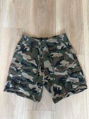 NWOT - Nova Men
Men's Camo Cargo Shorts